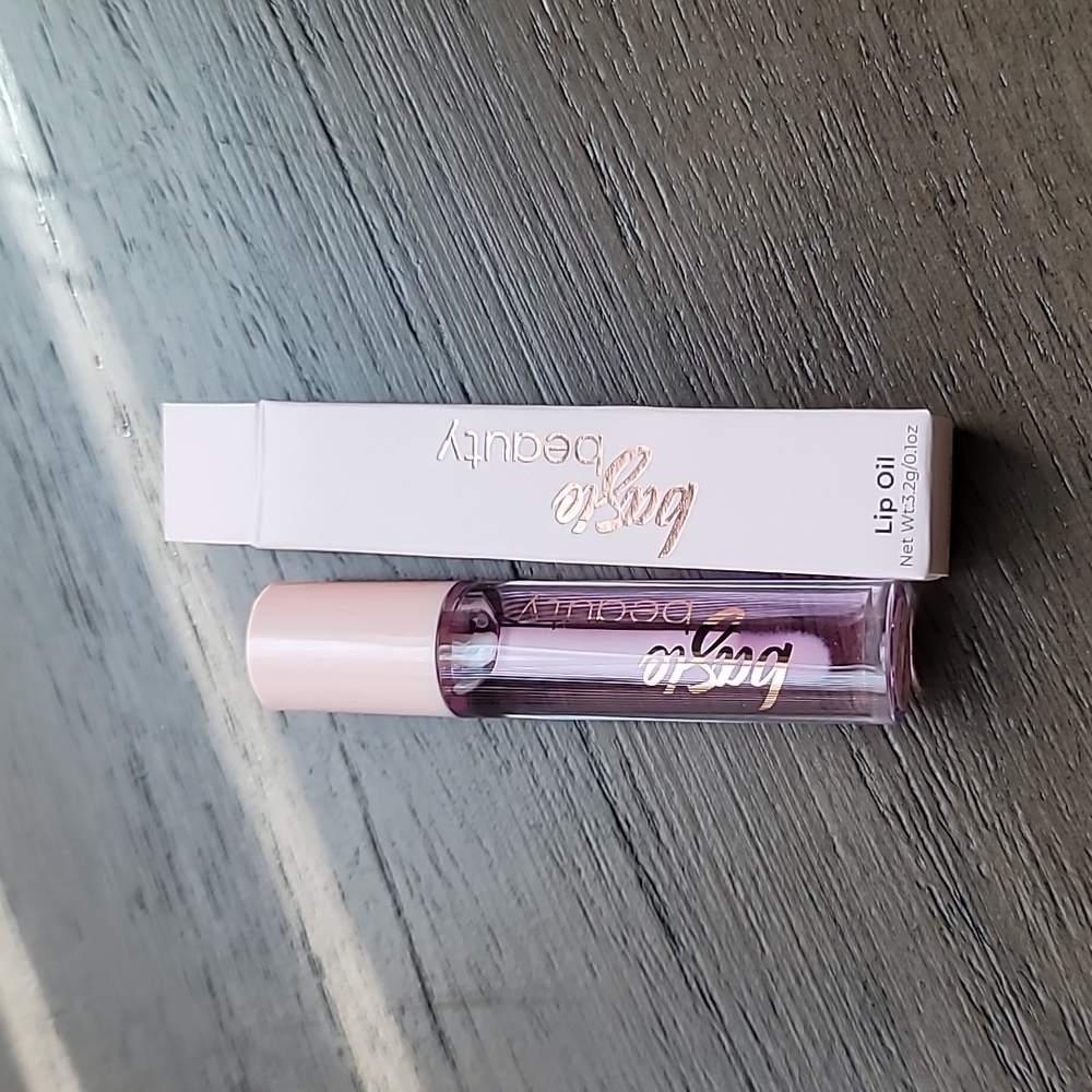 Basic Beauty Lip Oil in Summer NWT